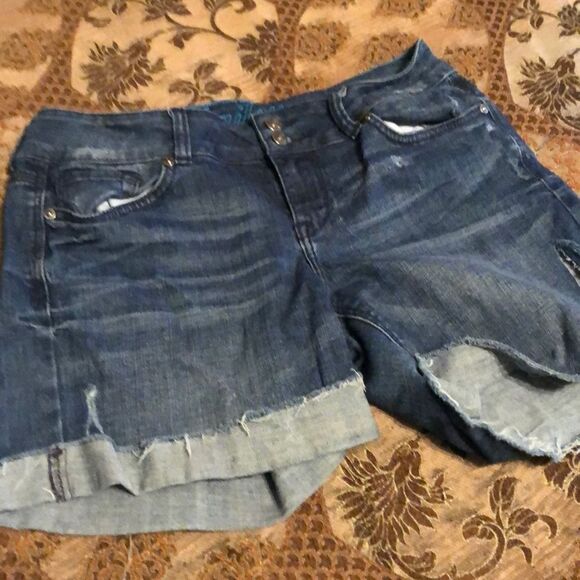 Delias Bailey distressed Jean shorts size 9/10 - Picture 2 of 5